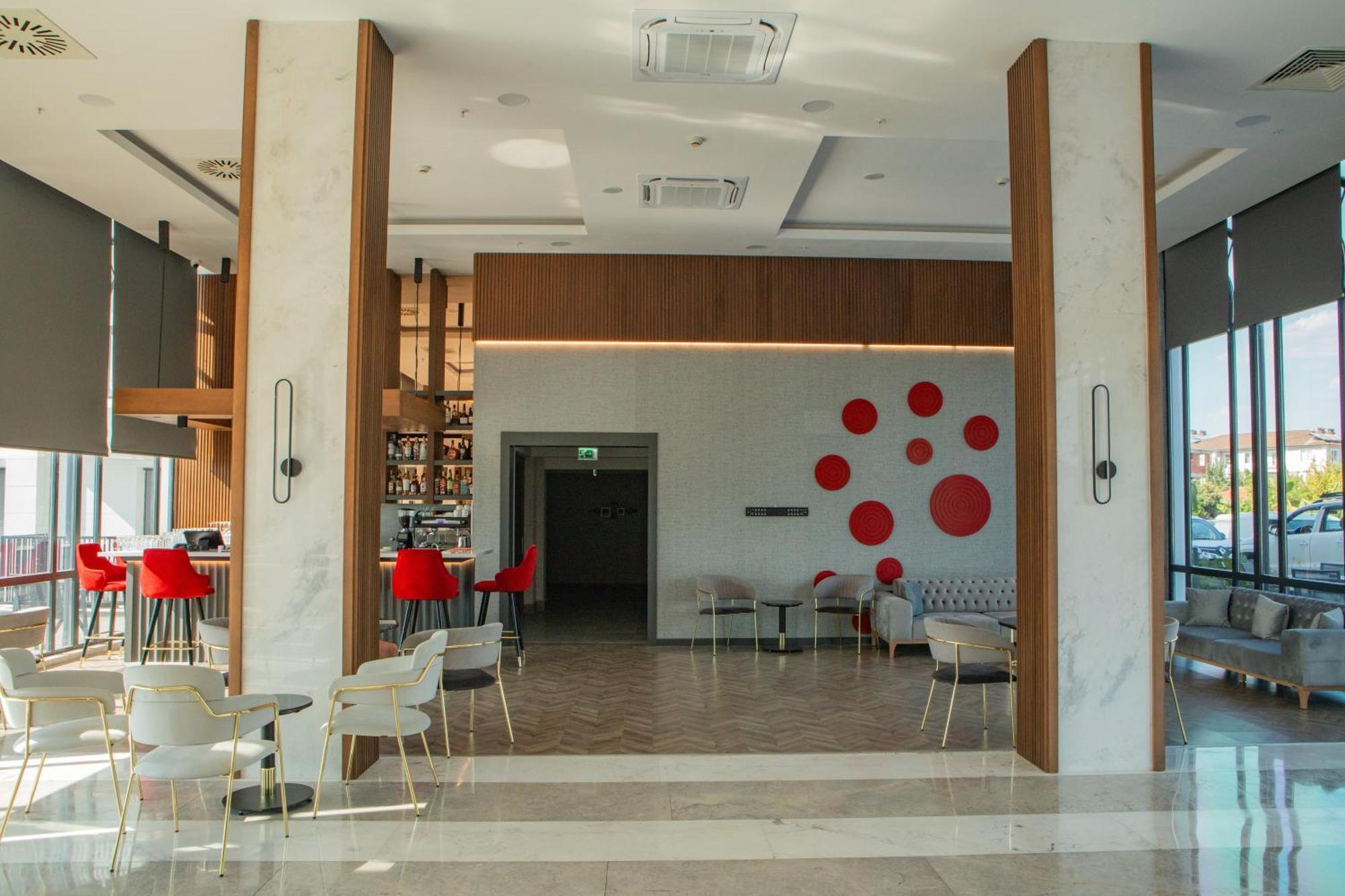Ramada By Wyndham ดาลามาน ภายนอก รูปภาพ