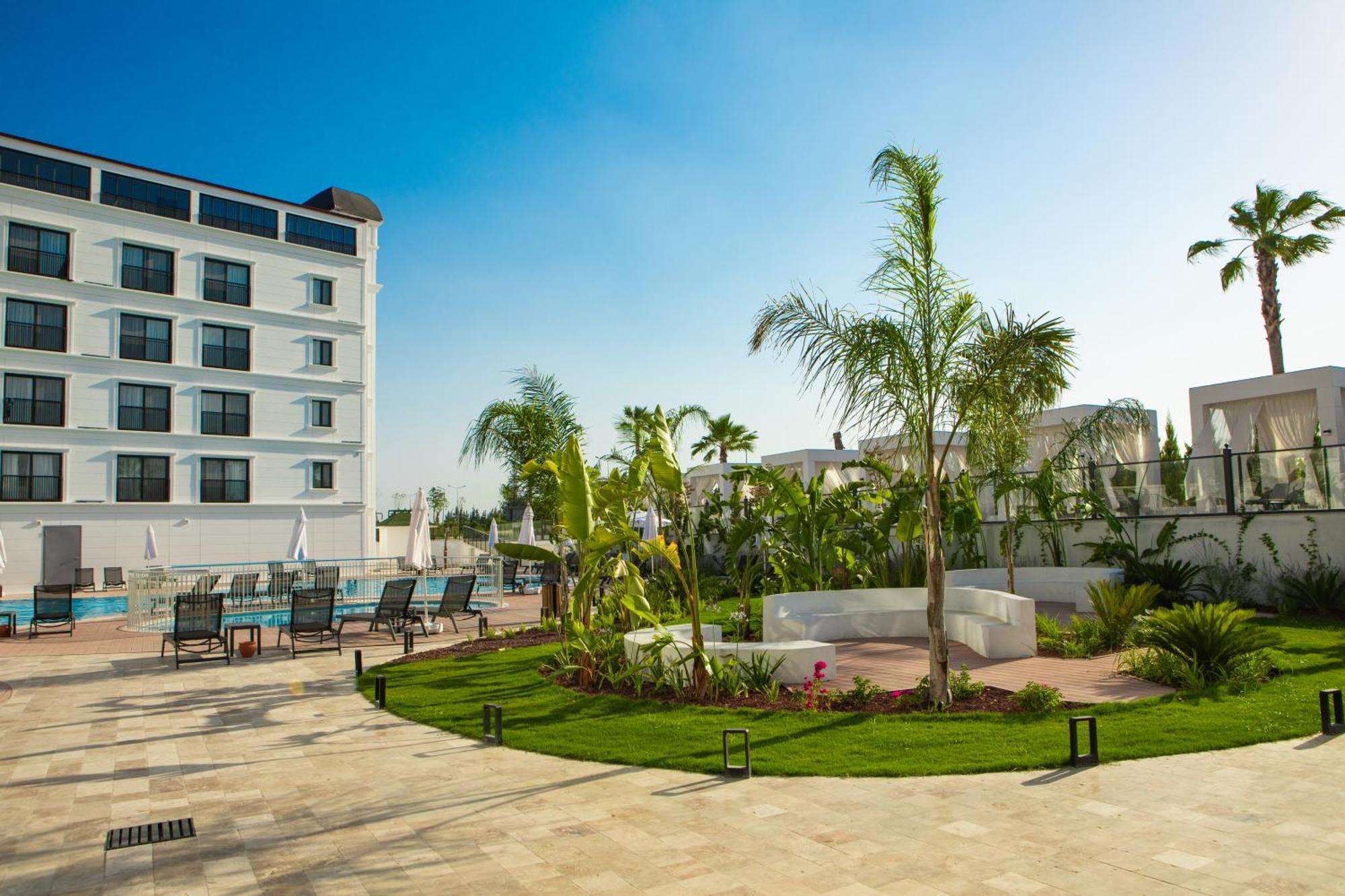 Ramada By Wyndham ดาลามาน ภายนอก รูปภาพ
