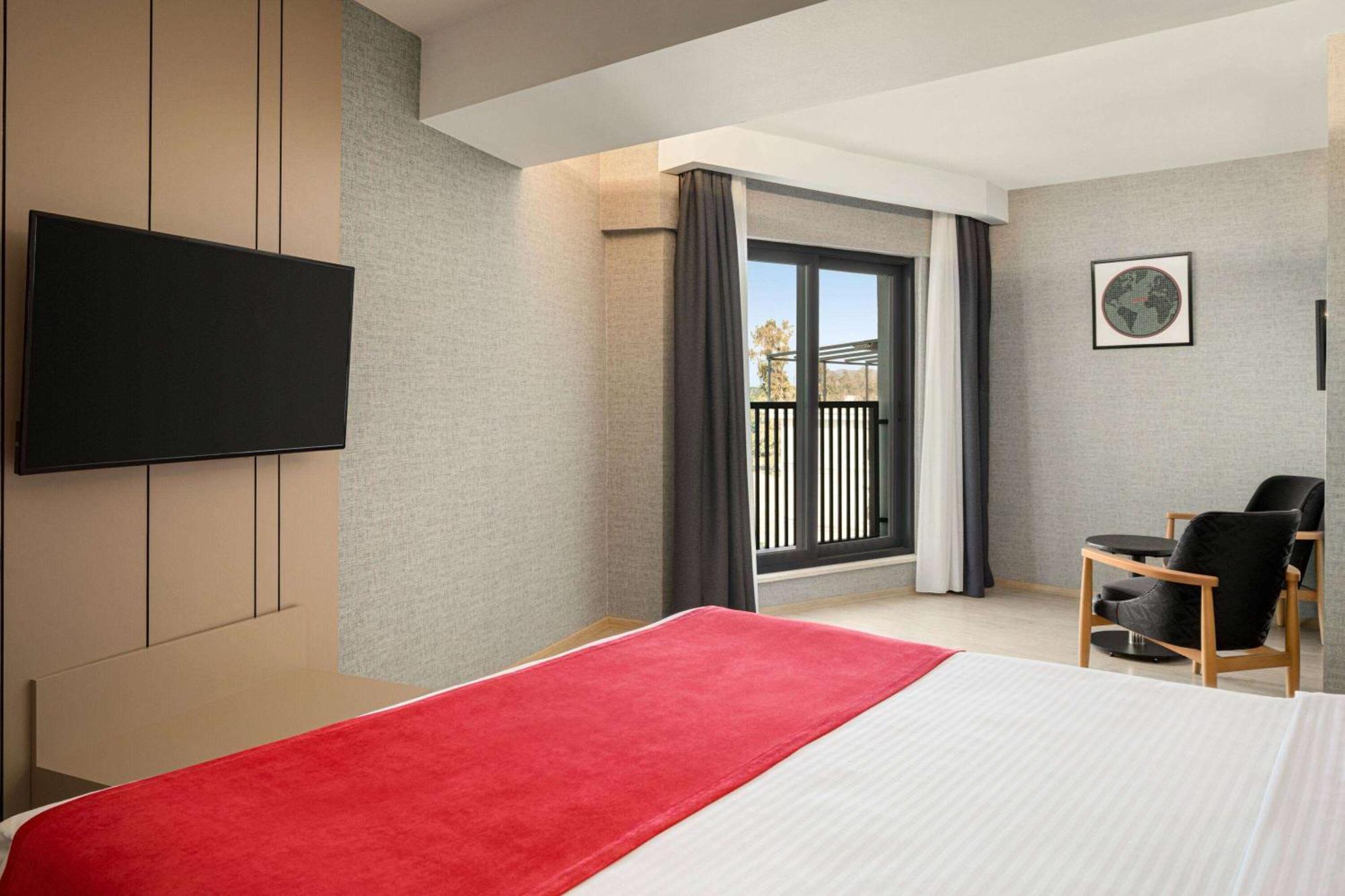 Ramada By Wyndham ดาลามาน ภายนอก รูปภาพ