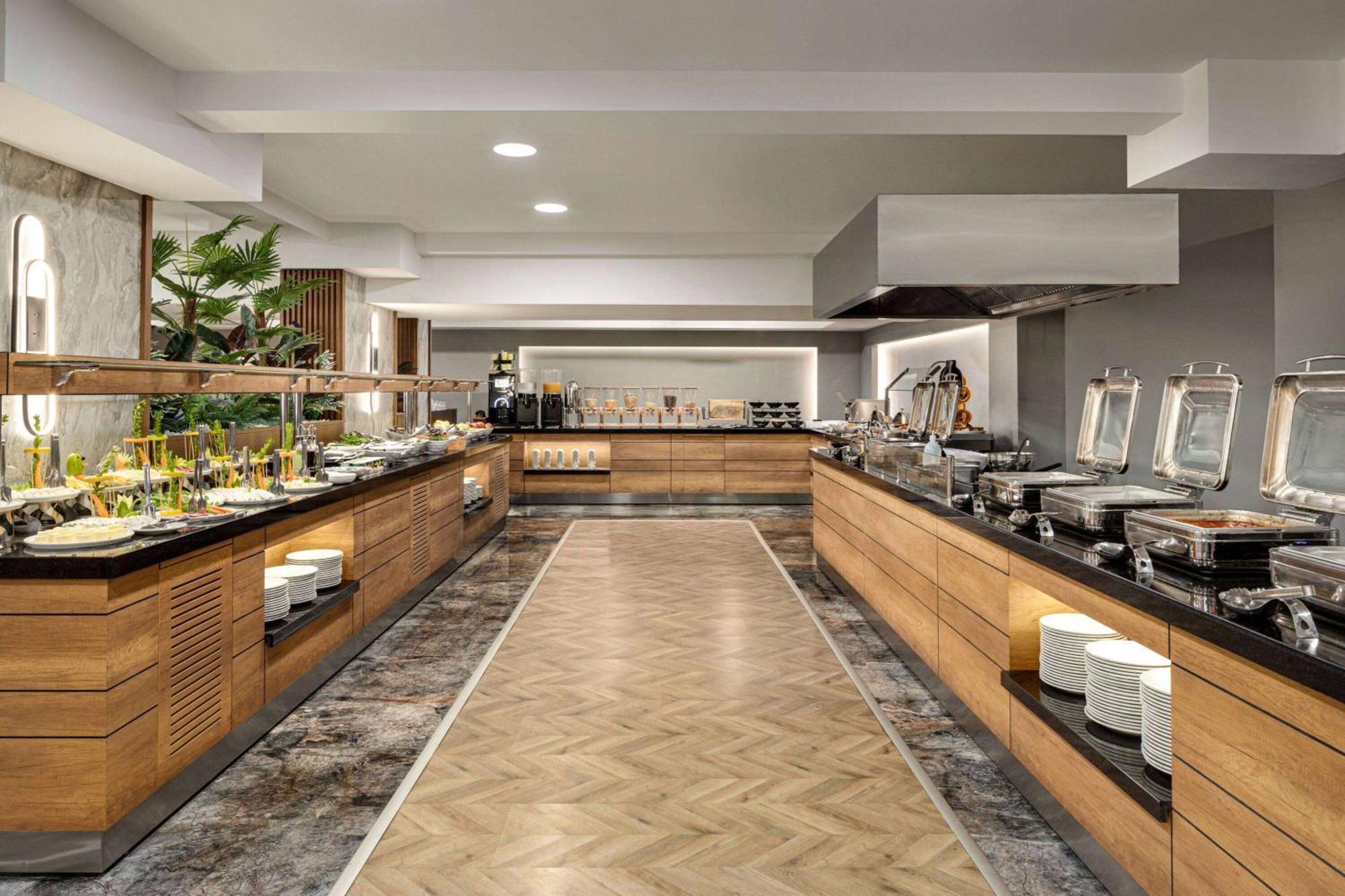 Ramada By Wyndham ดาลามาน ภายนอก รูปภาพ