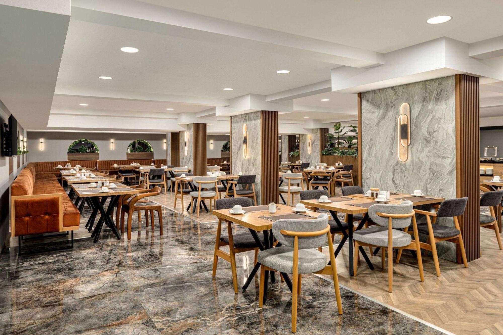 Ramada By Wyndham ดาลามาน ภายนอก รูปภาพ