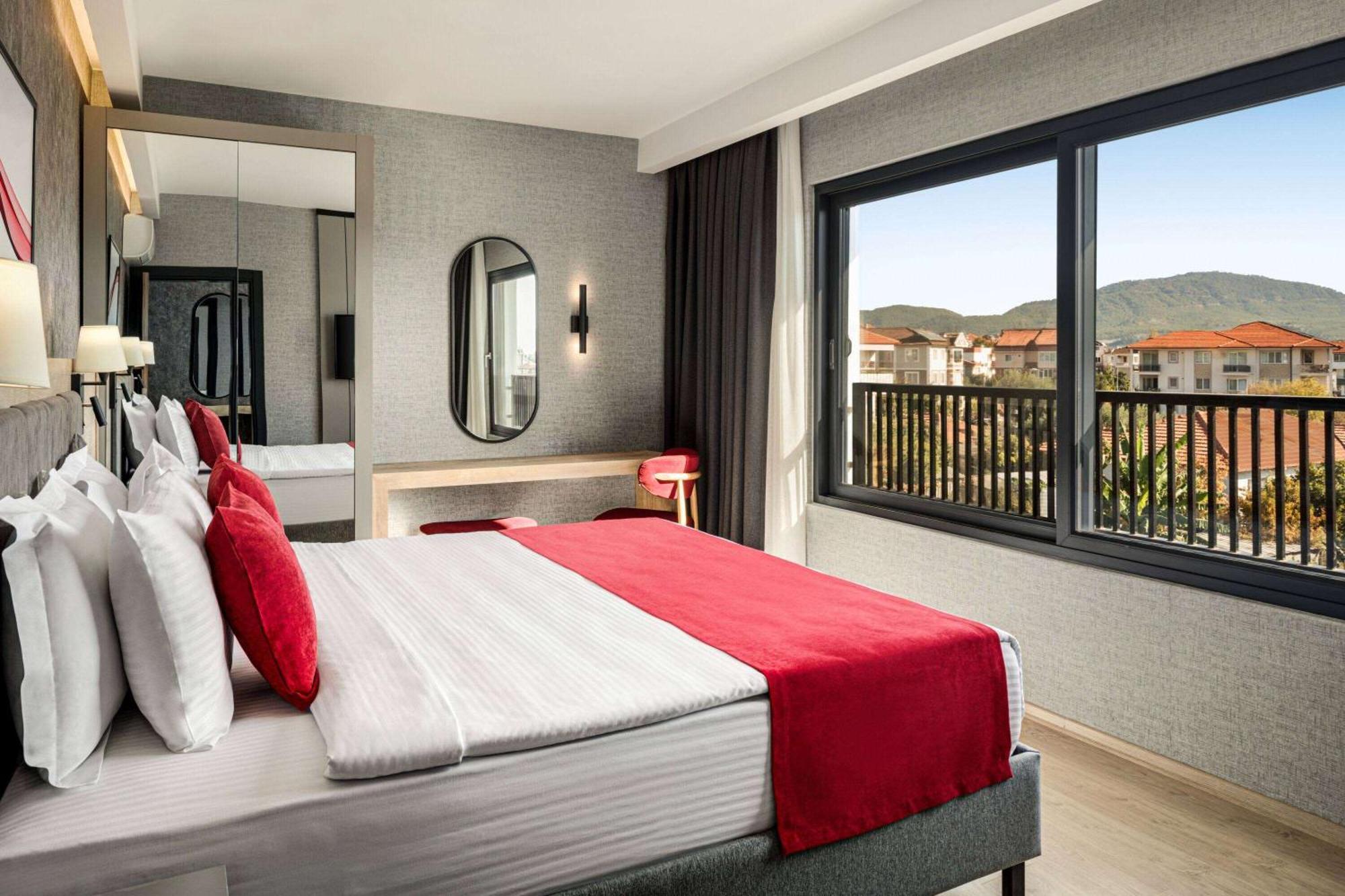 Ramada By Wyndham ดาลามาน ภายนอก รูปภาพ