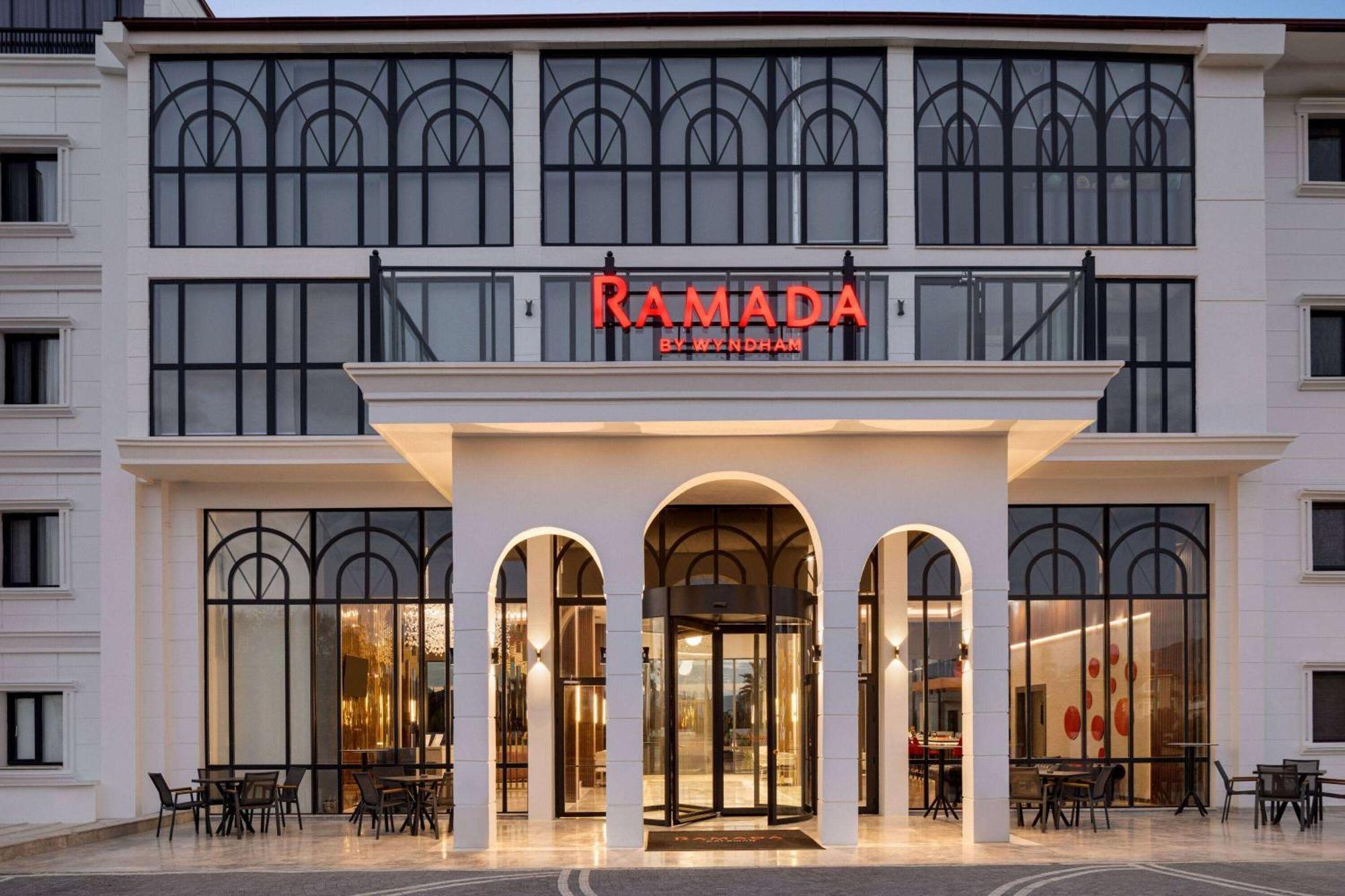 Ramada By Wyndham ดาลามาน ภายนอก รูปภาพ