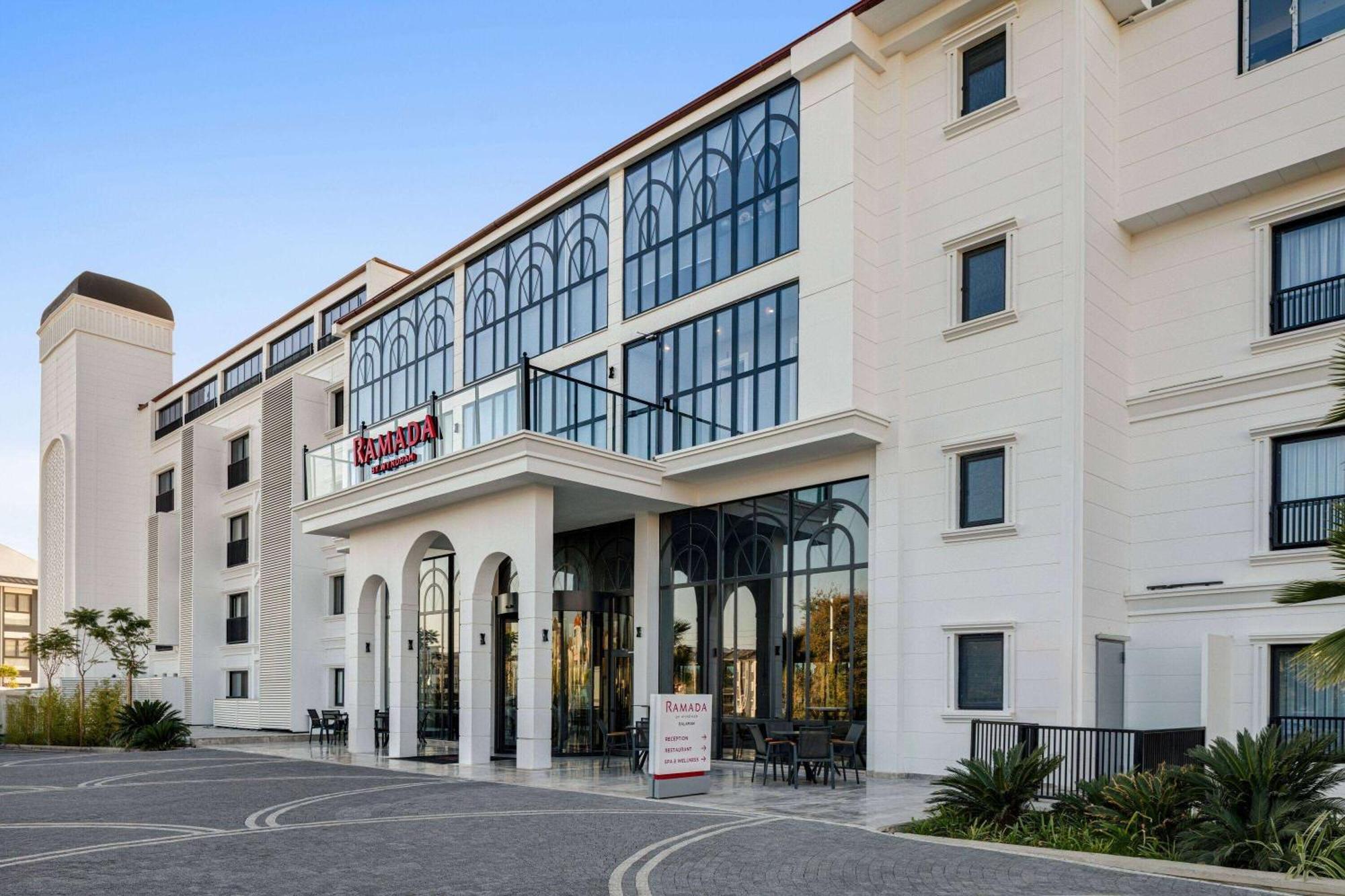 Ramada By Wyndham ดาลามาน ภายนอก รูปภาพ