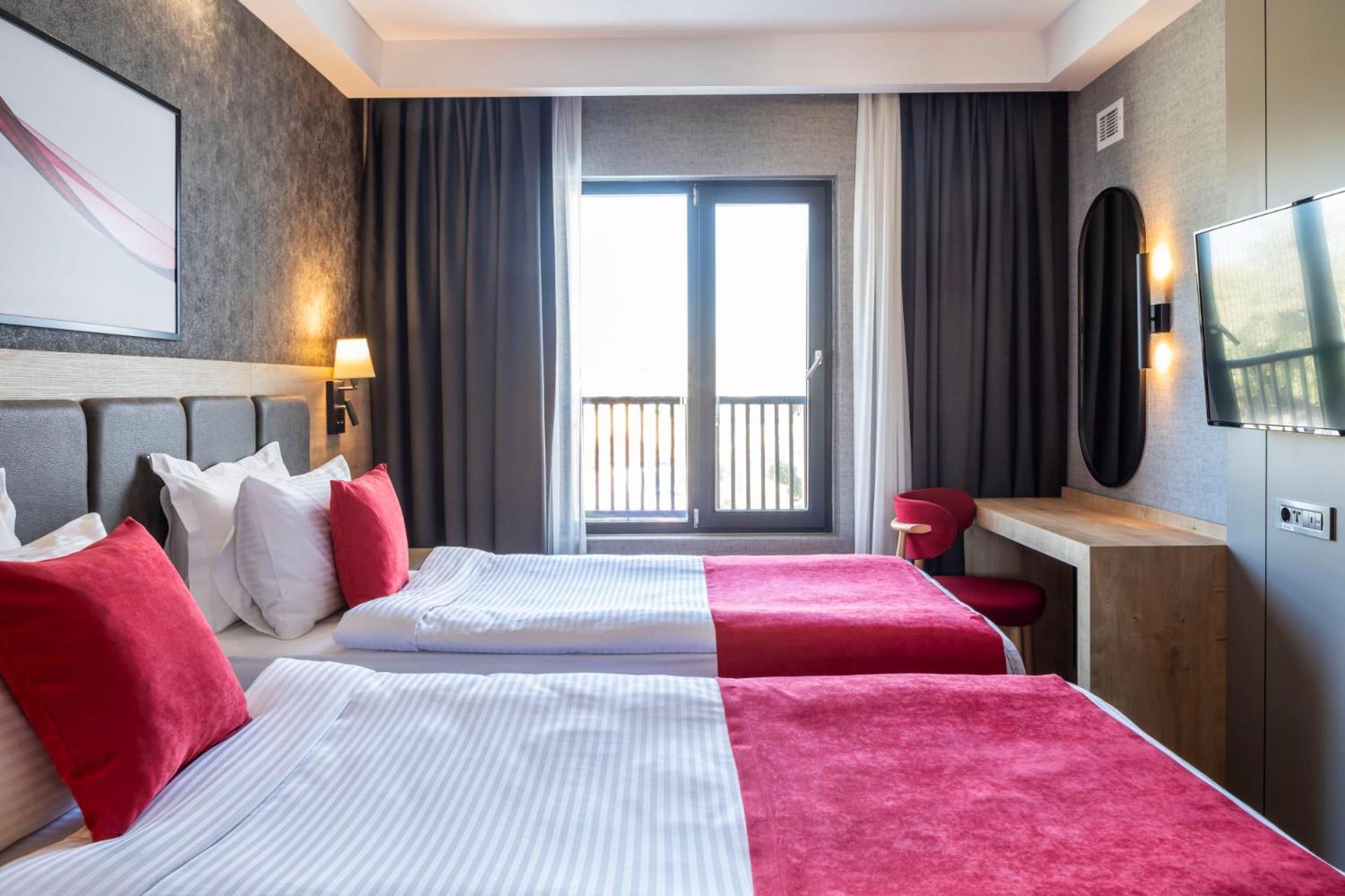 Ramada By Wyndham ดาลามาน ภายนอก รูปภาพ