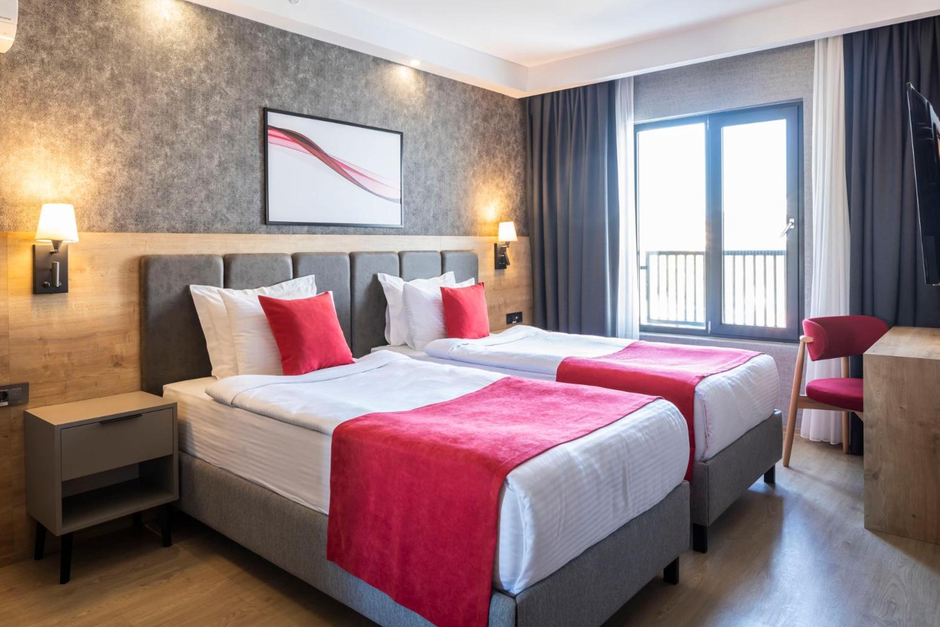 Ramada By Wyndham ดาลามาน ภายนอก รูปภาพ