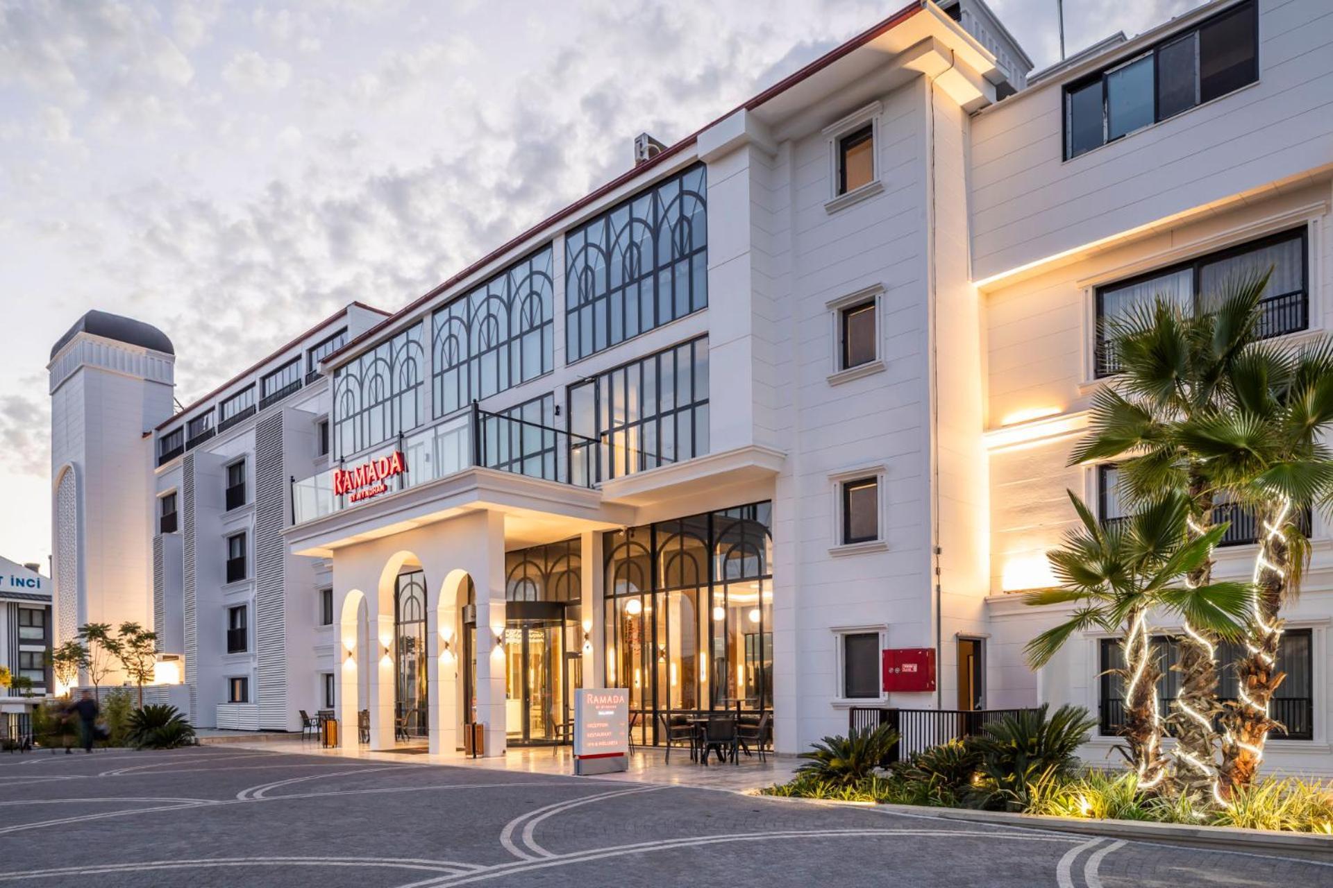 Ramada By Wyndham ดาลามาน ภายนอก รูปภาพ
